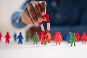 Cómo fidelizar a tus clientes y generar referidos constantes en tu cartera