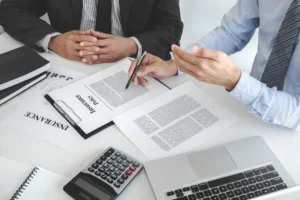 Plan de carrera en seguros cómo pasar de asesor junior a director de agencia